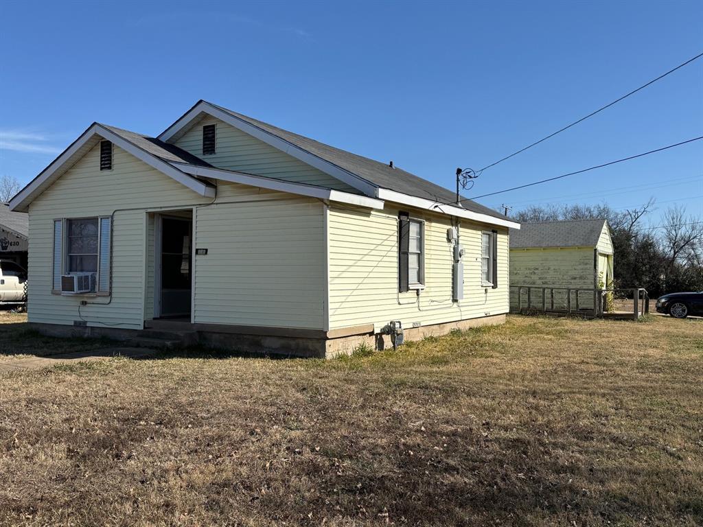 636 South Center Street Grand Prairie, TX 75051 - Photo 5 of 29