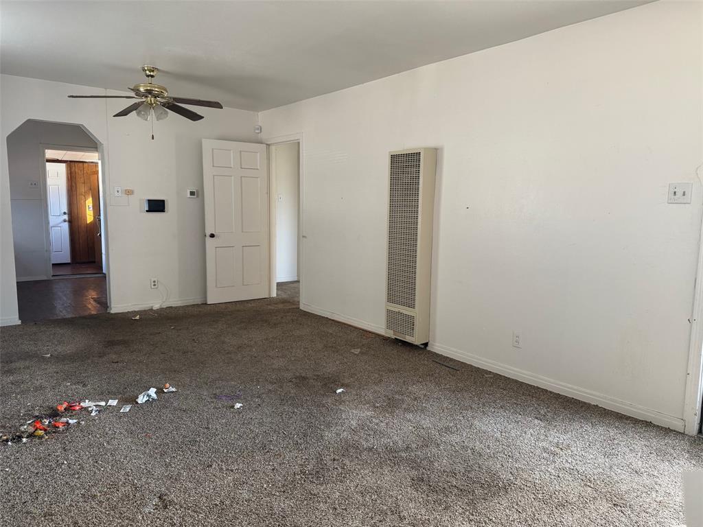 636 South Center Street Grand Prairie, TX 75051 - Photo 8 of 29 Open living-dining combination area.