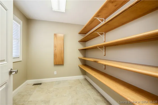 $649,900 | 1130 Eastridge Drive, New Albany, IN 47150