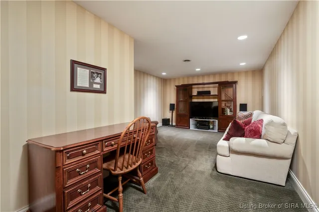 $649,900 | 1130 Eastridge Drive, New Albany, IN 47150