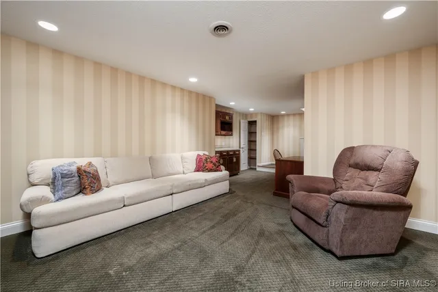 $649,900 | 1130 Eastridge Drive, New Albany, IN 47150