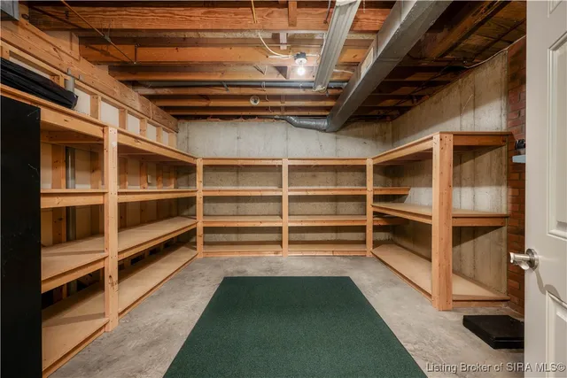 $649,900 | 1130 Eastridge Drive, New Albany, IN 47150