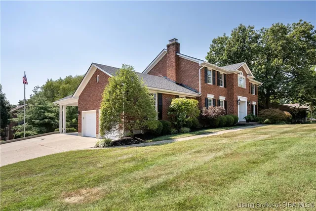 $649,900 | 1130 Eastridge Drive, New Albany, IN 47150