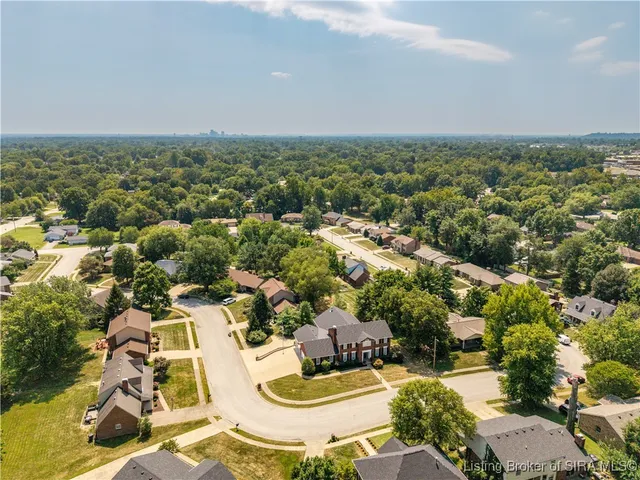 $649,900 | 1130 Eastridge Drive, New Albany, IN 47150