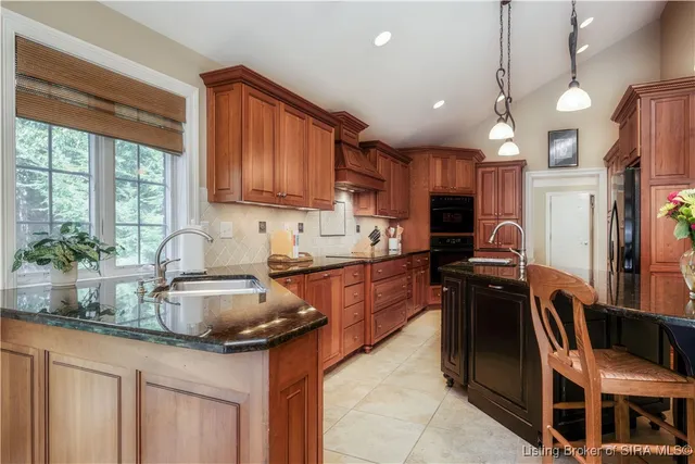 $649,900 | 1130 Eastridge Drive, New Albany, IN 47150