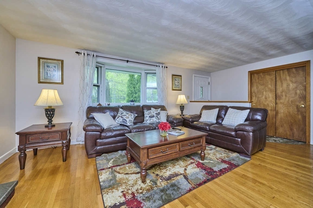 15 Princeton Road Burlington, MA 01803 - Photo 3 of 28 Gallery Image 3