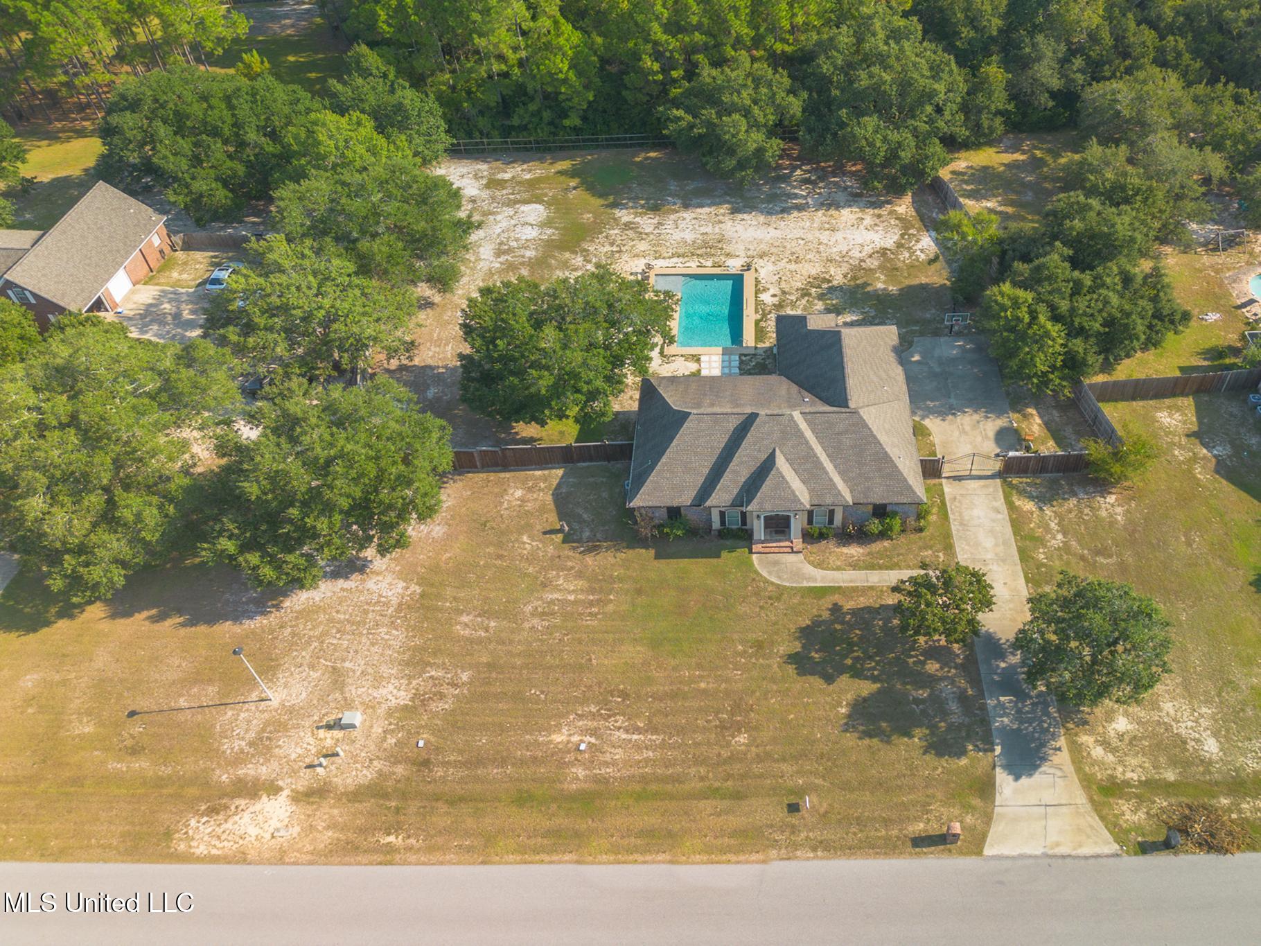 8112 Clamshell Avenue Ocean Springs, MS 39564 - Photo 3 of 27 12-5