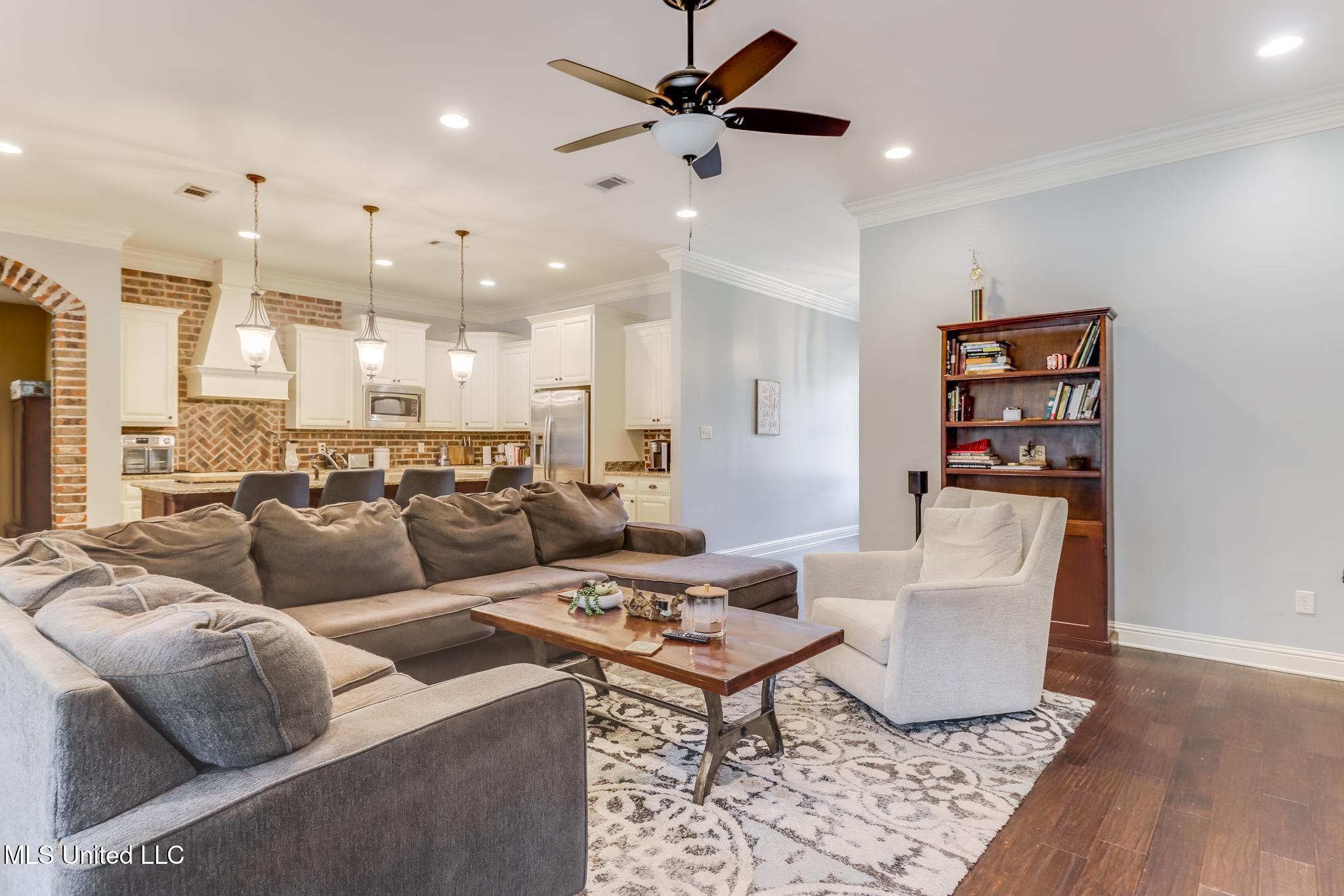 8112 Clamshell Avenue Ocean Springs, MS 39564 - Photo 7 of 27 Photo Sep 11 2025, 2 48 22 PM