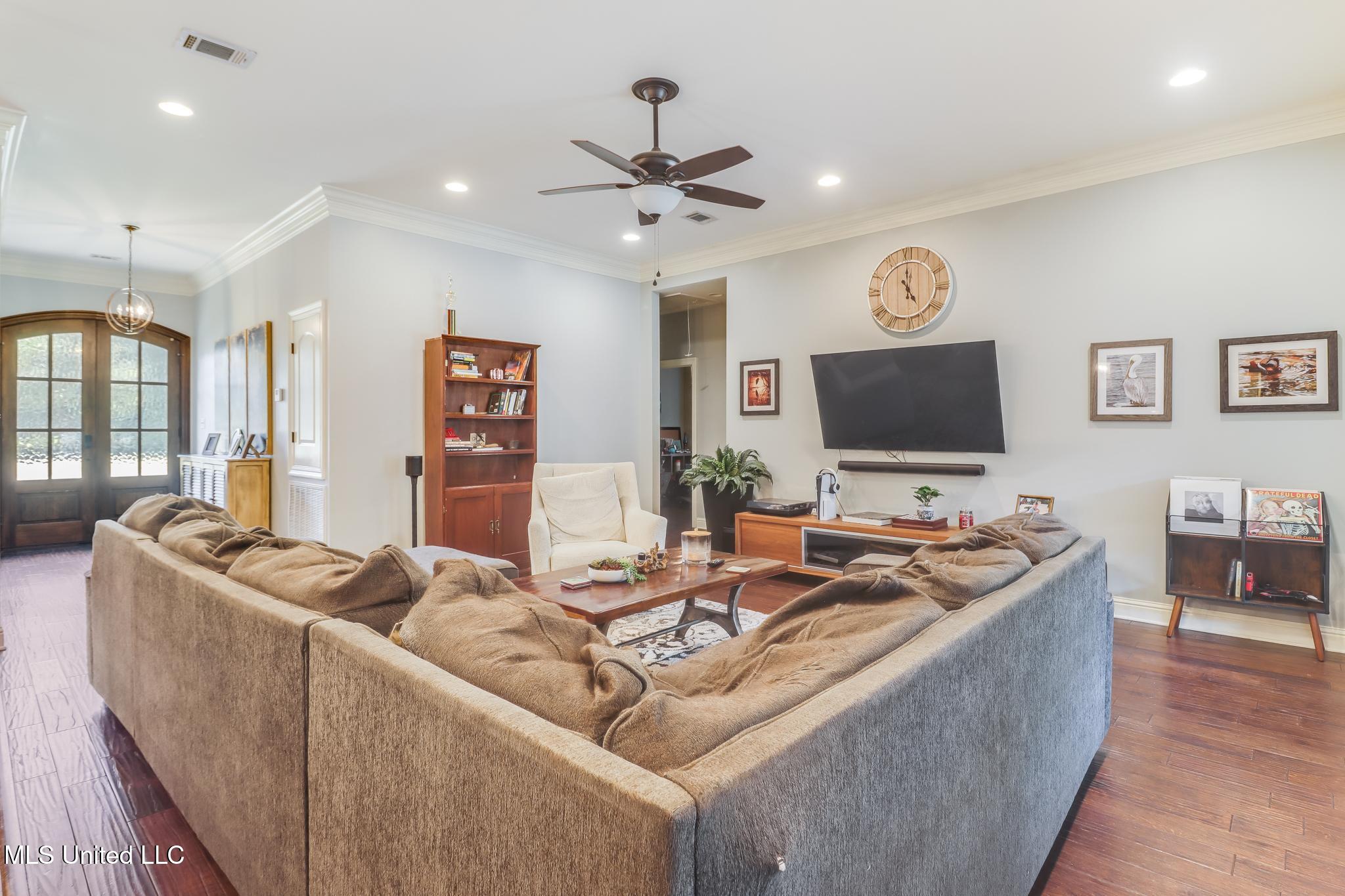 8112 Clamshell Avenue Ocean Springs, MS 39564 - Photo 10 of 27 Photo Sep 11 2025, 2 48 01 PM