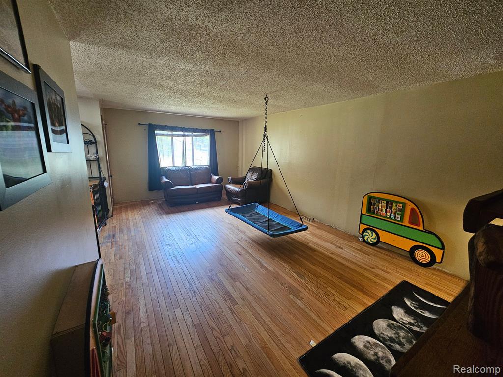 15246 Ripple Drive Linden, MI 48451 - Photo 9 of 44 Gallery Image 9