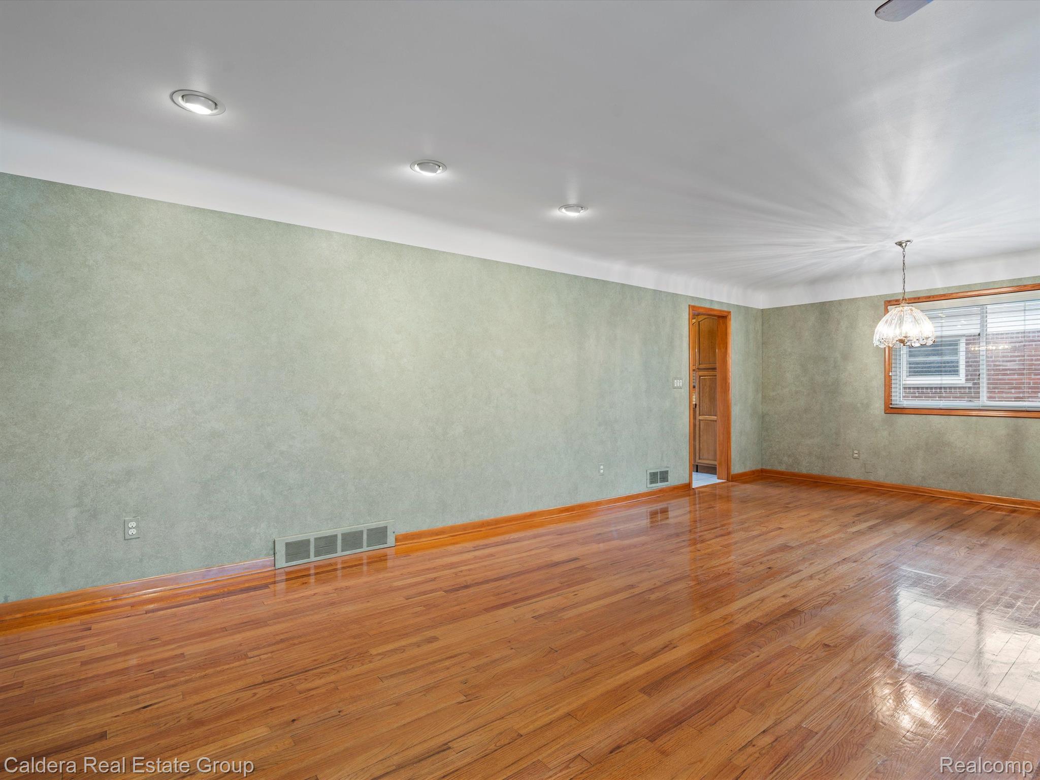 27936 Jean Road Warren, MI 48093 - Photo 17 of 22 Gallery Image 17