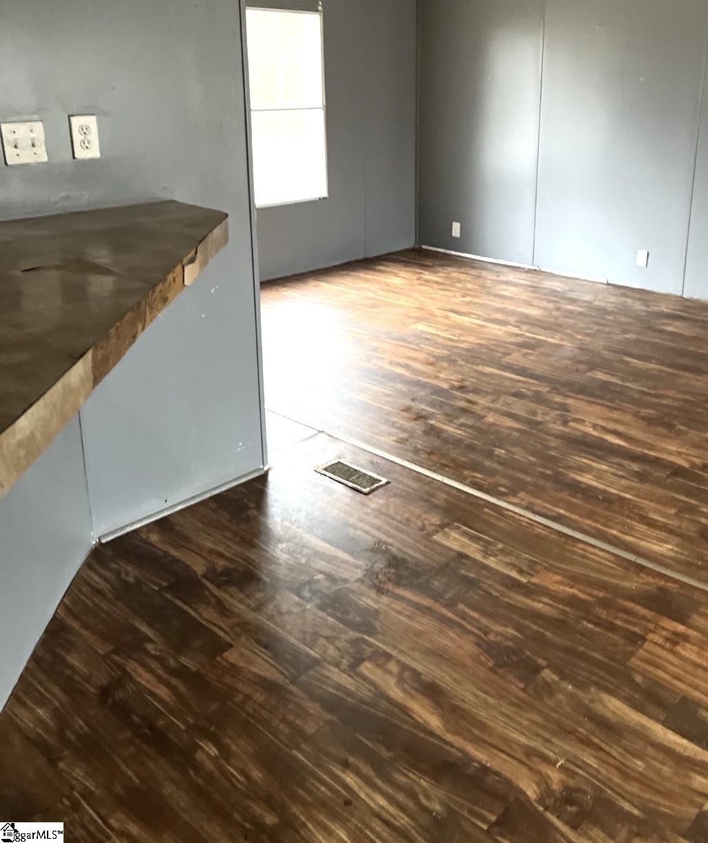 123 White Horse Rd Extension Greenville, SC 29605 - Photo 3 of 9