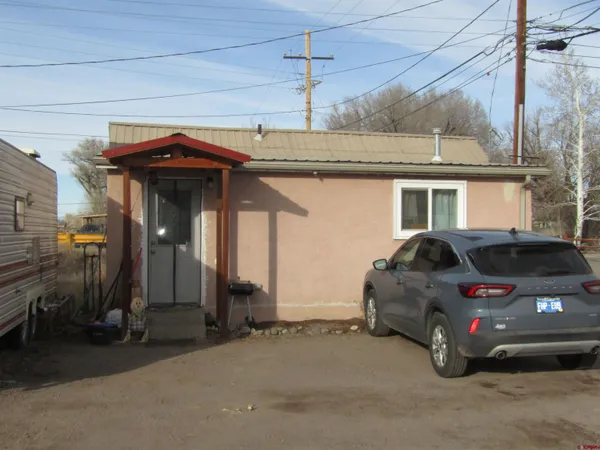 a view of a car in front of a house