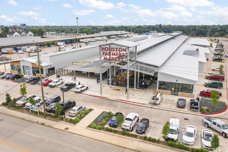 2613 Link Road Houston, TX 77009 - Photo 26 of 28 Just a stone's throw from the Houston Farmer's Market.