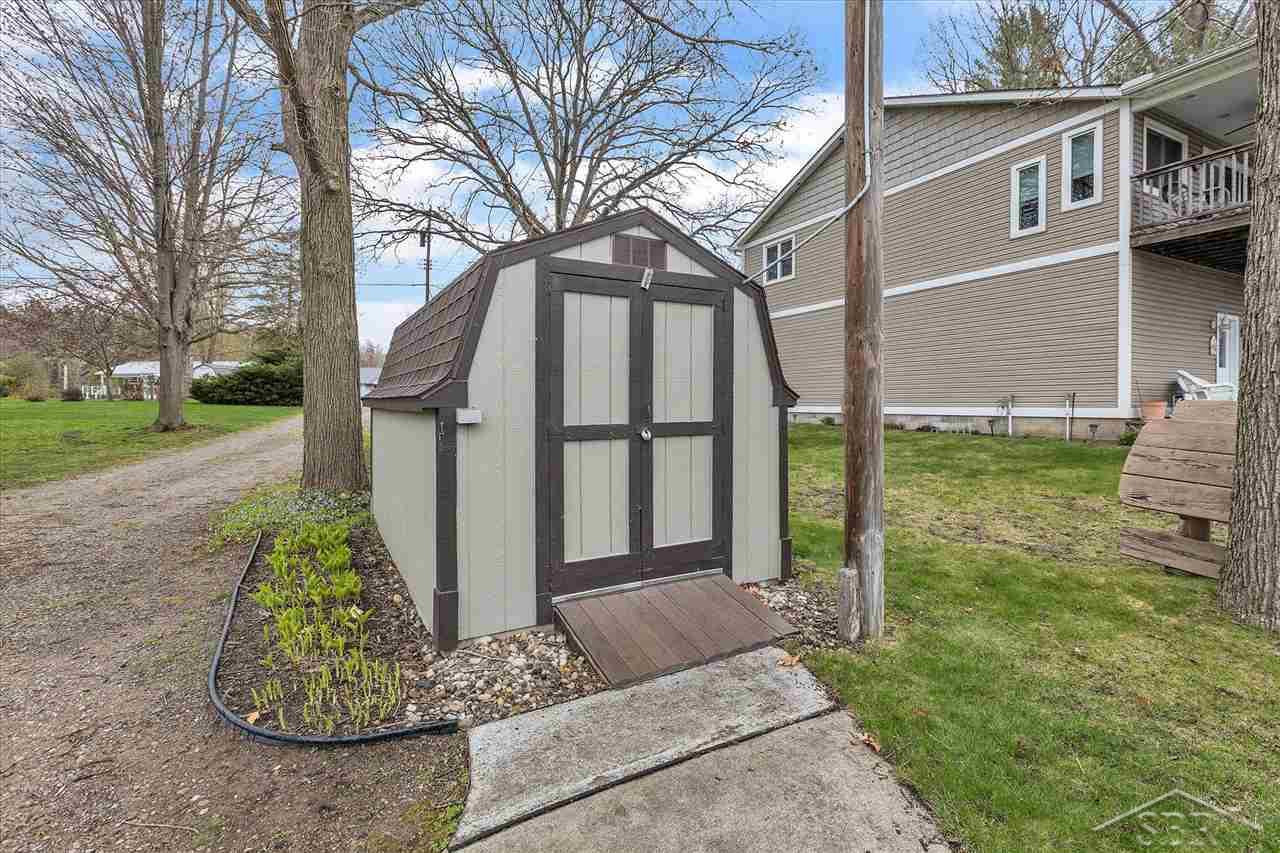 5431 Oakridge Road Beaverton, MI 48612 - Photo 41 of 67 50068424-40.JPG