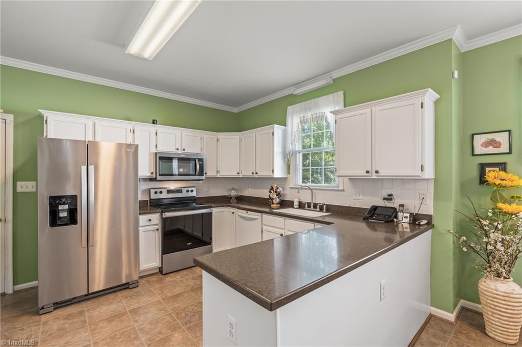 4021 Baywater Point High Point, NC 27265 - Photo 13 of 32 Gallery Image 13