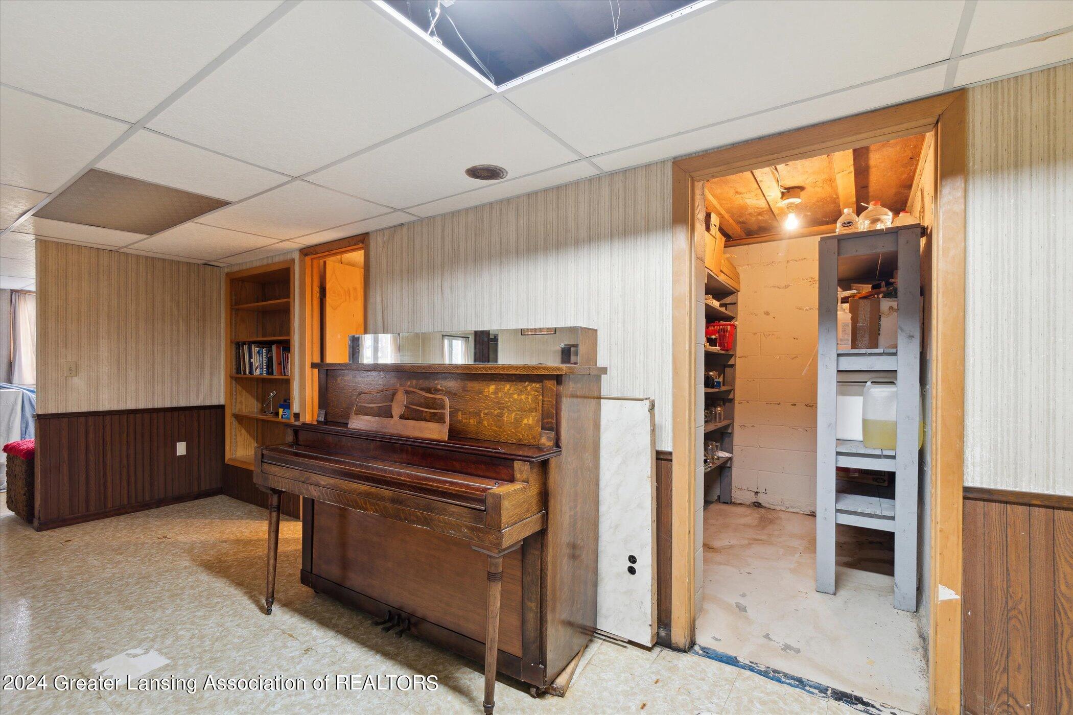 4713 Pares Road Dimondale, MI 48821 - Photo 39 of 61 37-4713-Pares-Rd-Diamondale-MI-48821-Win