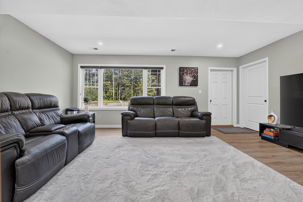 4 Jackson Road, Unit 4 North Chelmsford, MA 01863 - Photo 35 of 38