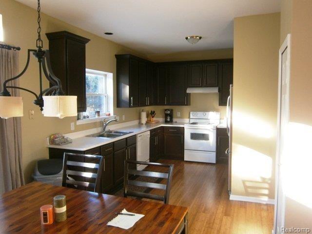 4838 Carrington Drive Rochester, MI 48306 - Photo 7 of 20 4838 Carrington 012.JPG