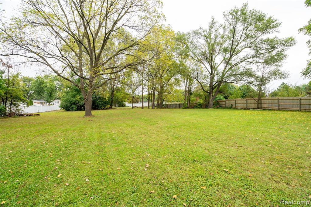 25712 Seeley Road Novi, MI 48375 - Photo 28 of 33