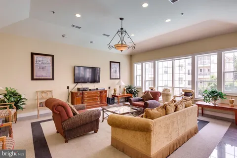 $289,000 | 4560 Strutfield Lane, Unit 1110, Alexandria, VA 22311