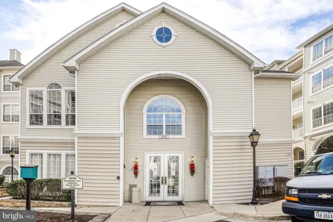 $289,000 | 4560 Strutfield Lane, Unit 1110, Alexandria, VA 22311
