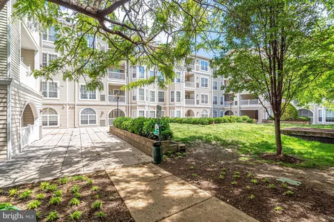 $289,000 | 4560 Strutfield Lane, Unit 1110, Alexandria, VA 22311