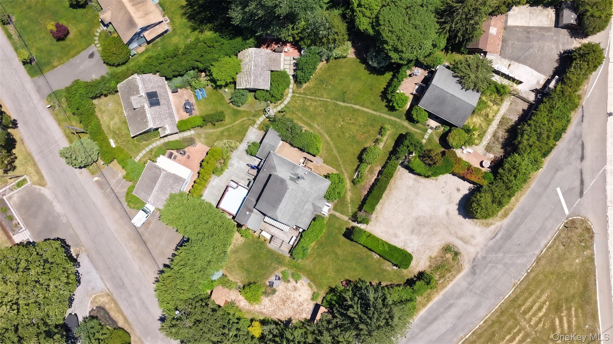 127 Inlet Road Hampton Bays, NY 11946 - Photo 2 of 24