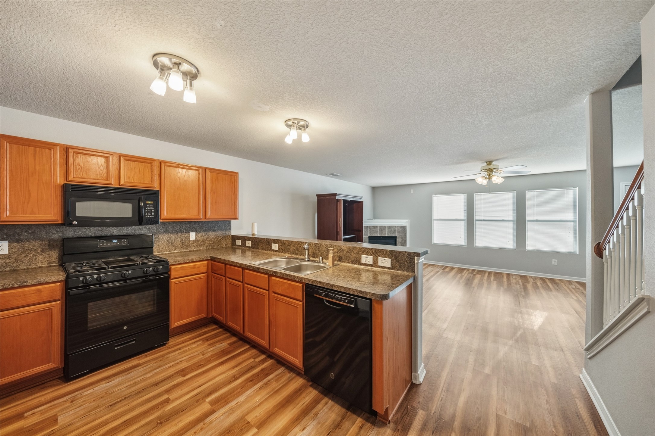 16820 Infield Court Conroe, TX 77385 - Photo 13 of 44