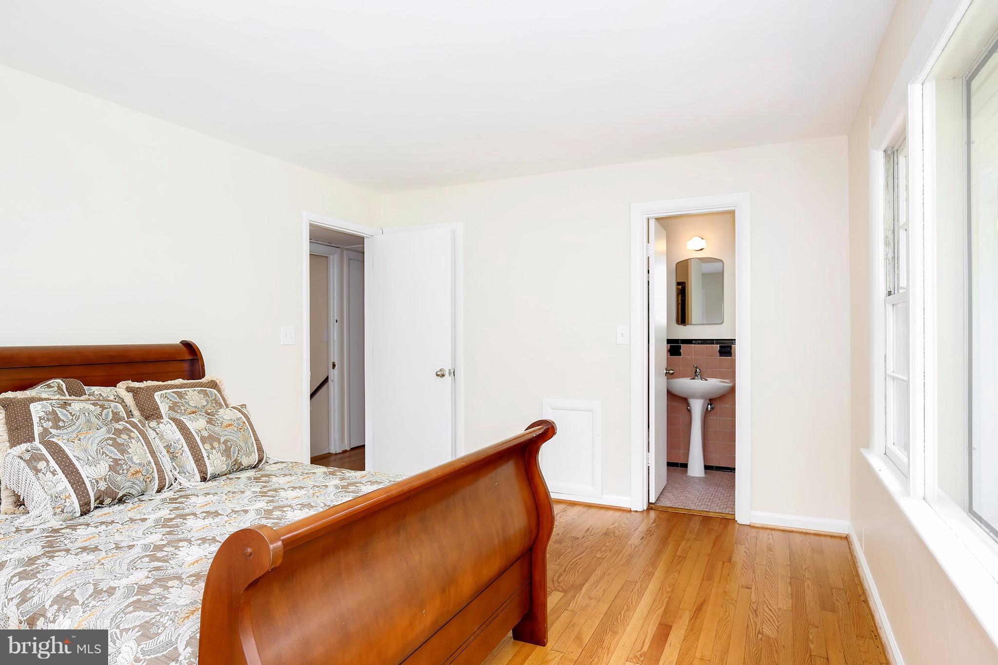 3188 Holmes Run Road Falls Church, VA 22042 - Photo 14 of 30 Bedroom (Master)