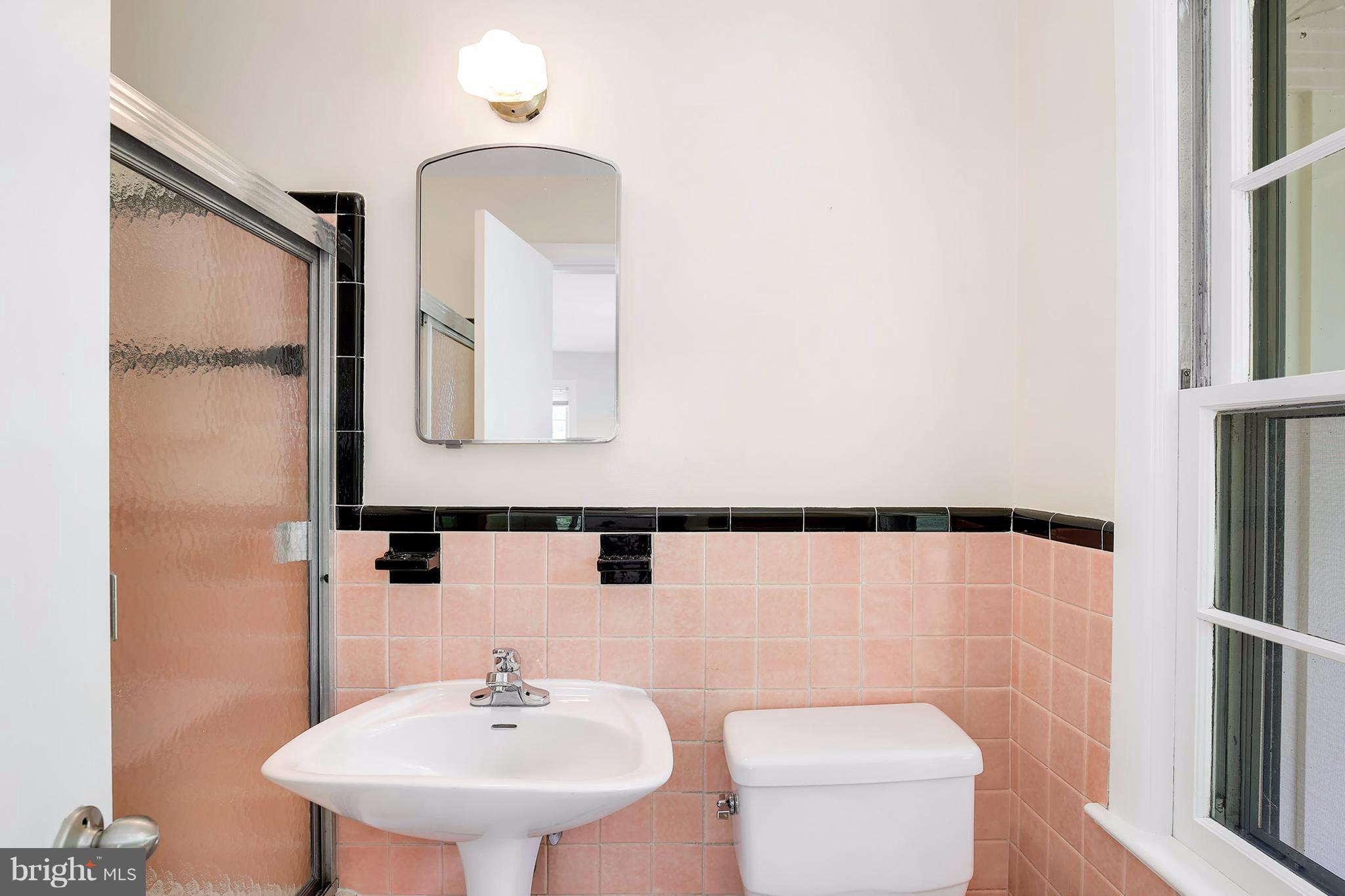 3188 Holmes Run Road Falls Church, VA 22042 - Photo 15 of 30 Bath (Master)