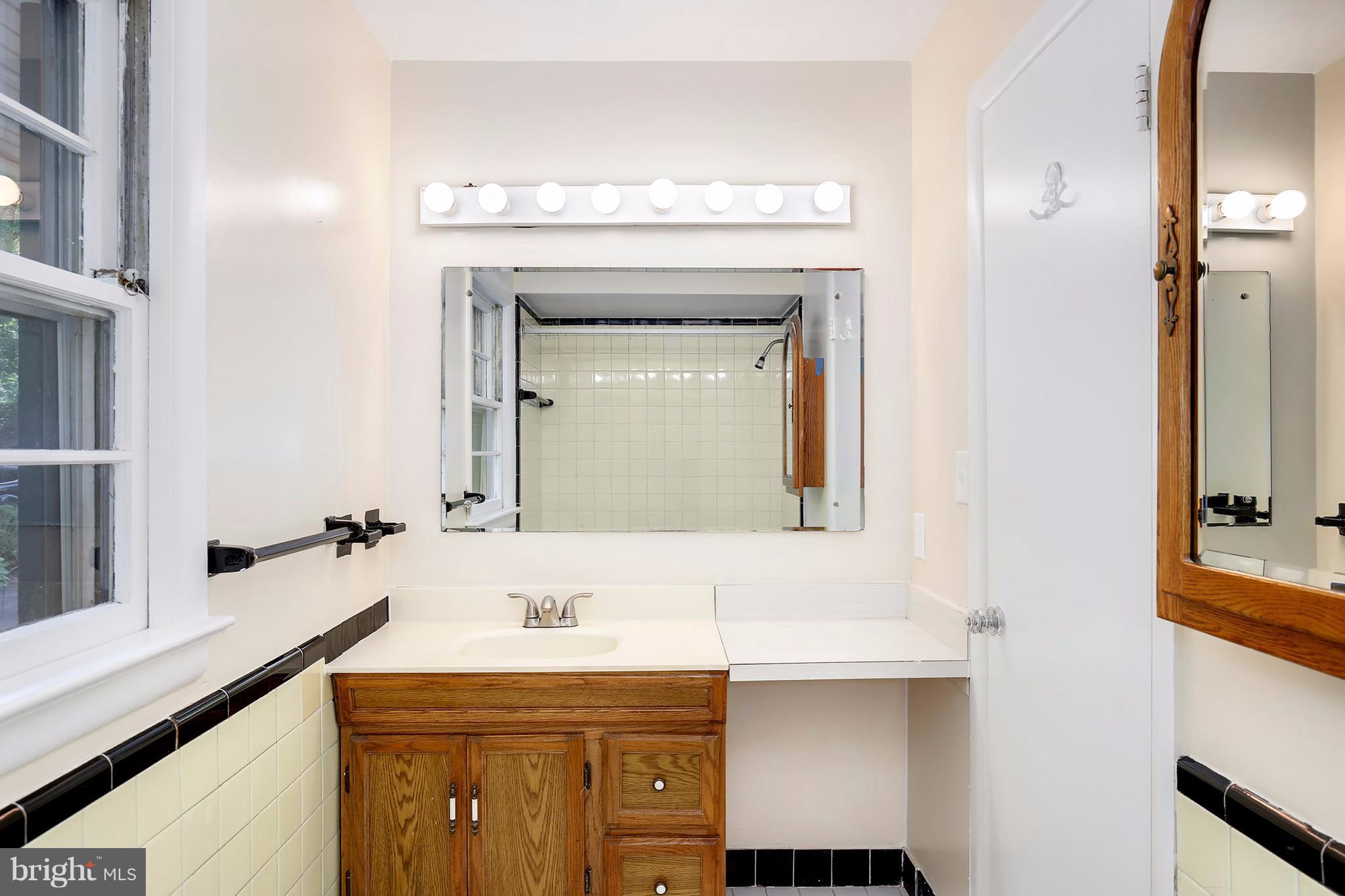 3188 Holmes Run Road Falls Church, VA 22042 - Photo 17 of 30 Bath