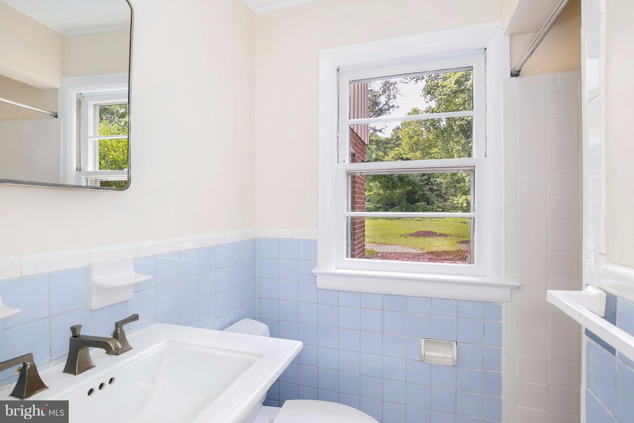 3188 Holmes Run Road Falls Church, VA 22042 - Photo 21 of 30 Bath