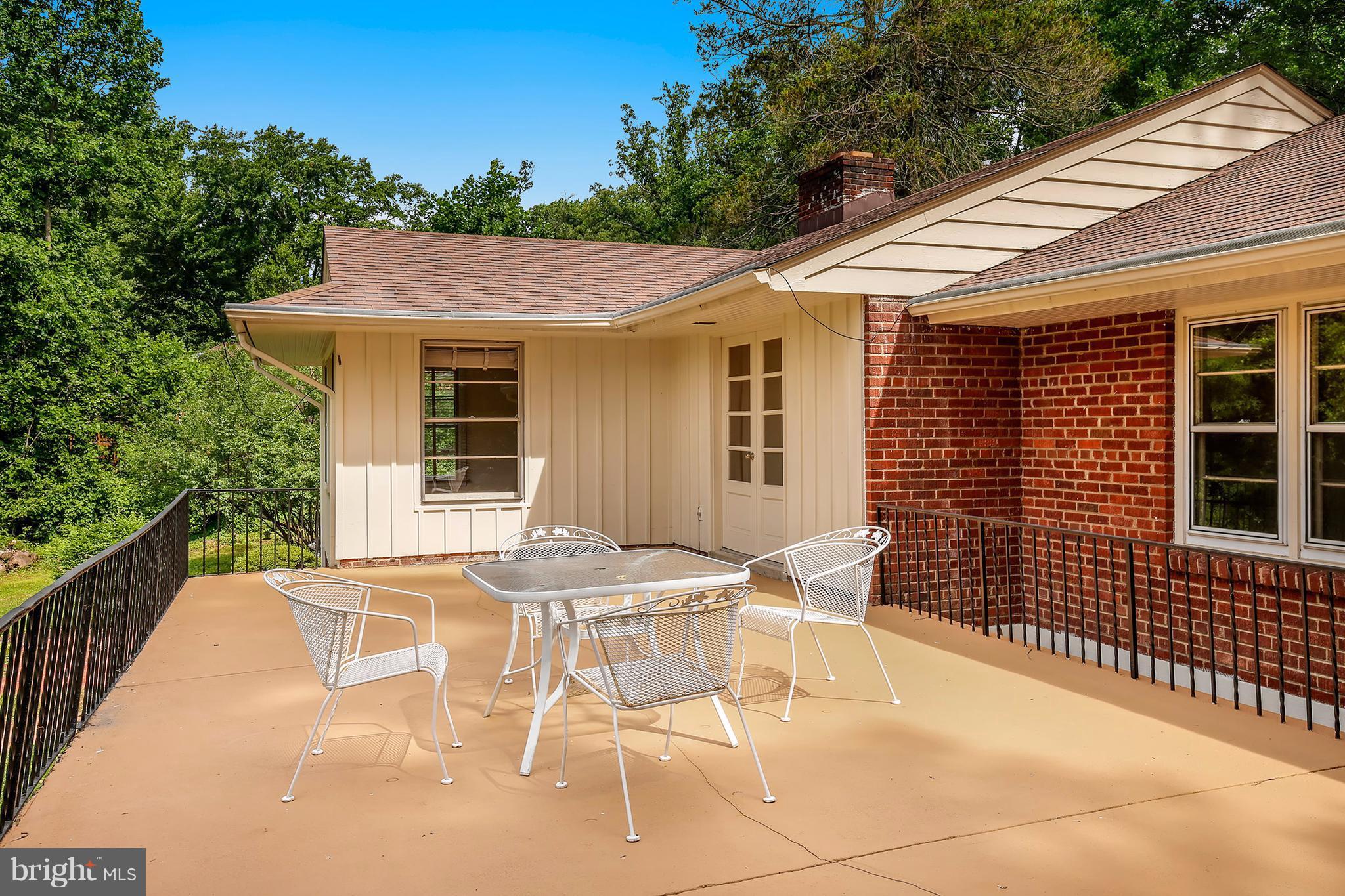 3188 Holmes Run Road Falls Church, VA 22042 - Photo 29 of 30 Exterior (Rear)