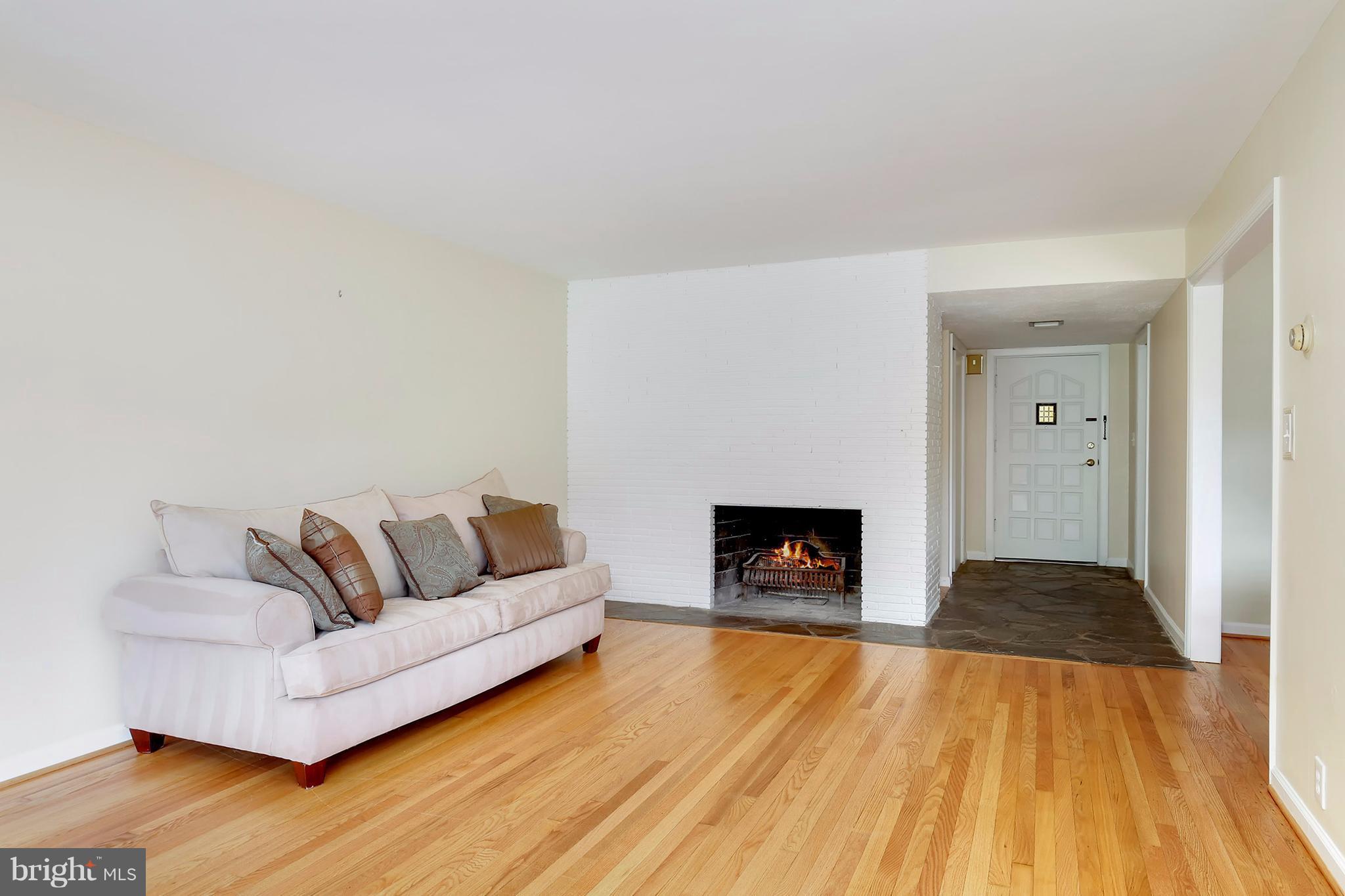 3188 Holmes Run Road Falls Church, VA 22042 - Photo 6 of 30 Living Room
