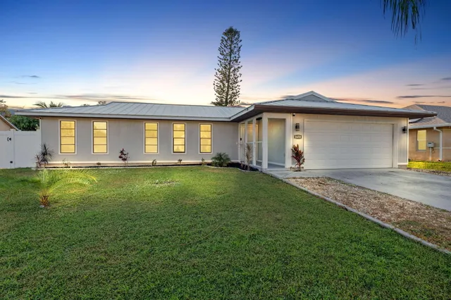 a front view of house with yard