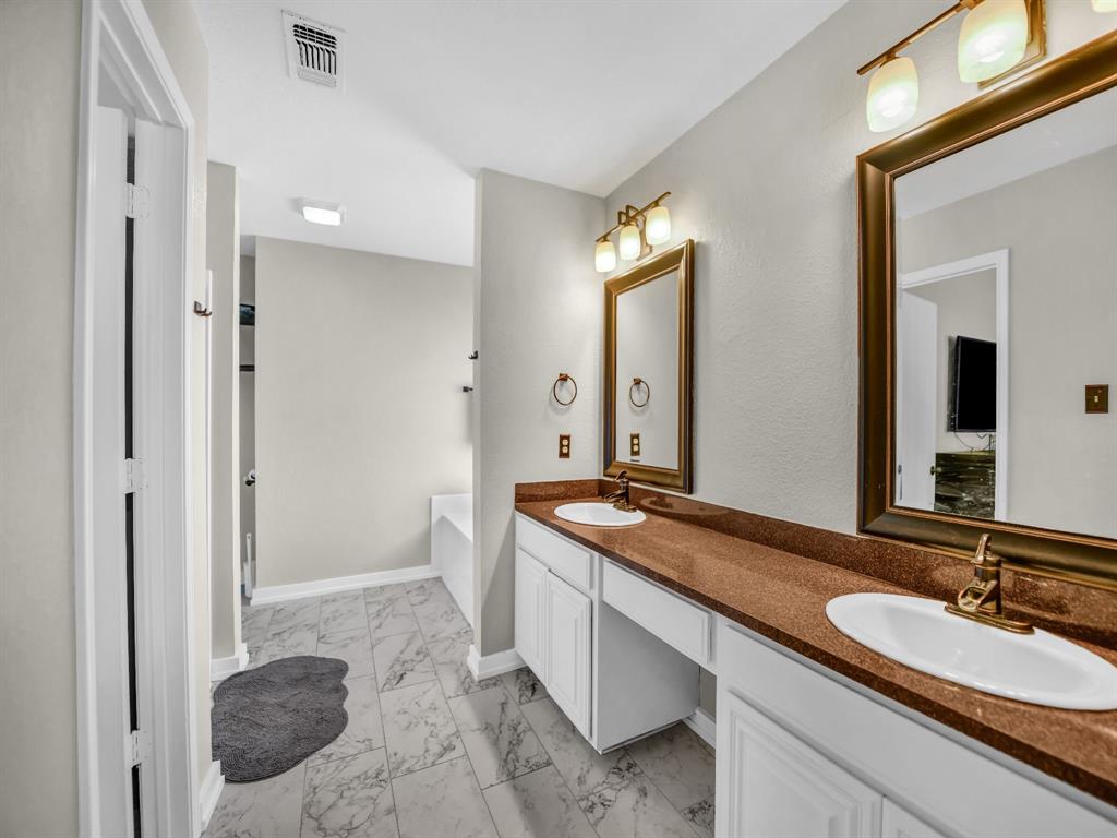 116 Butternut Court Weatherford, TX 76088 - Photo 13 of 26 Gallery Image 13