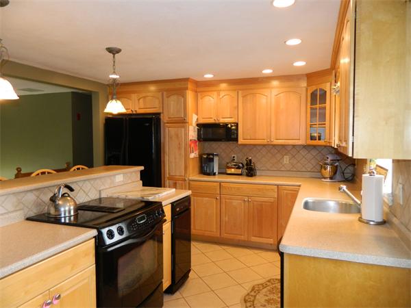 16 Thistle Road Burlington, MA 01803 - Photo 11 of 28 Gallery Image 11
