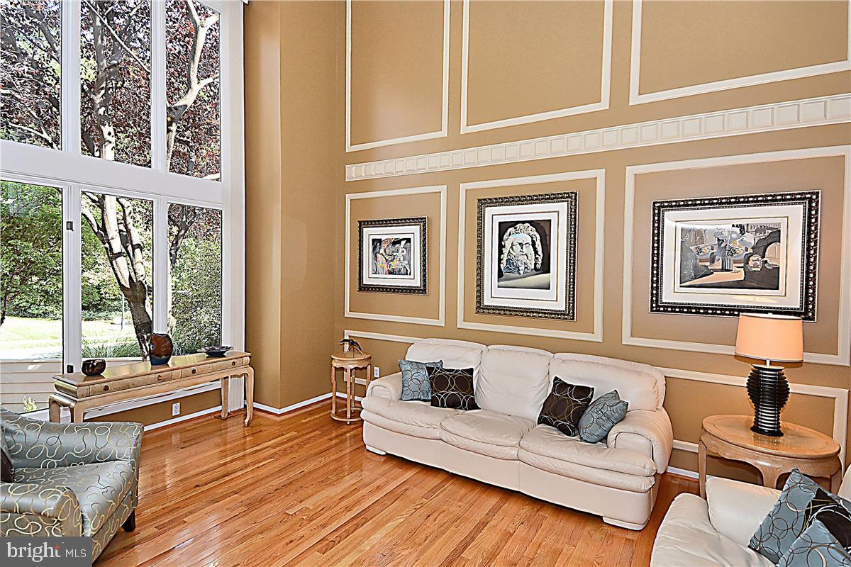 1404 Hemingway Court Reston, VA 20194 - Photo 11 of 35 Light-Filled Contemporary Flair