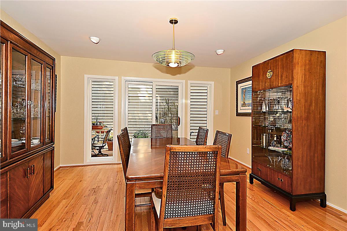 1404 Hemingway Court Reston, VA 20194 - Photo 14 of 35 Formal Dining