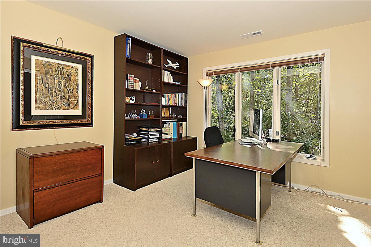 1404 Hemingway Court Reston, VA 20194 - Photo 21 of 35 Upper level Office/3rd bedroom