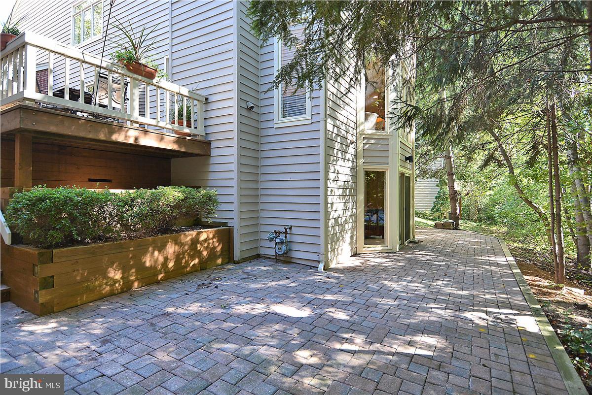 1404 Hemingway Court Reston, VA 20194 - Photo 29 of 35 Rear Patio