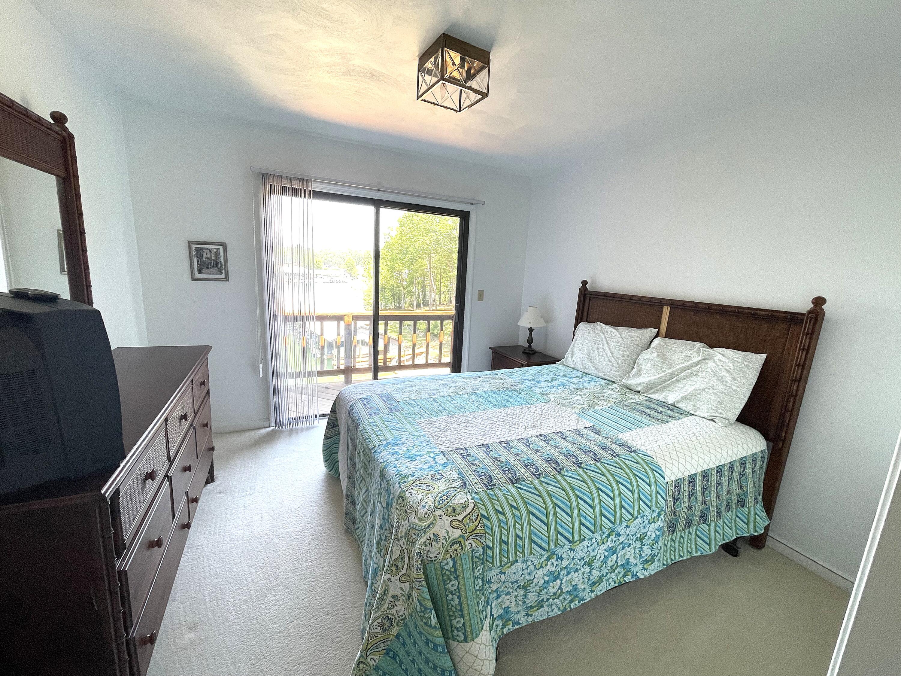 213 Saunders Point Road, Unit 6 Huddleston, VA 24104 - Photo 6 of 21 Primary Bedroom
