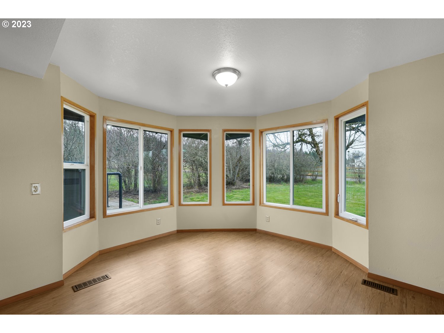 28532 Gimpl Hill Road Eugene, OR 97402 - Photo 22 of 48 Gallery Image 22