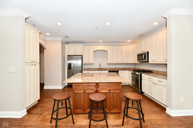 $2,599 | 8555 One W Drive, Unit 210, Indianapolis, IN 46260