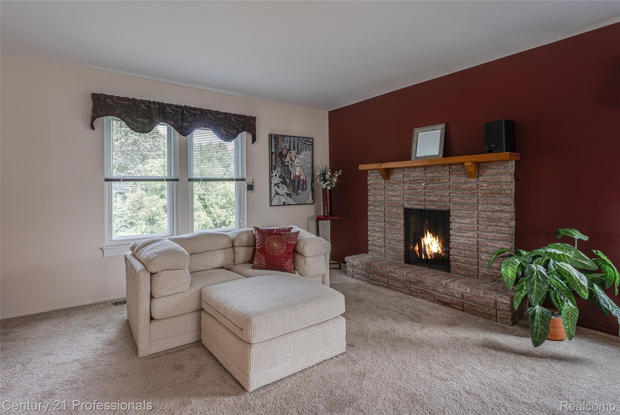 1354 North Fairview Lane Rochester, MI 48306 - Photo 26 of 70 26_Master Bedroom_2.jpg