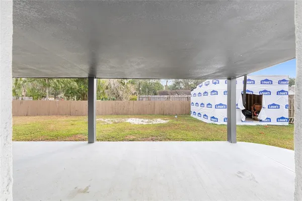 a view of back yard of the house