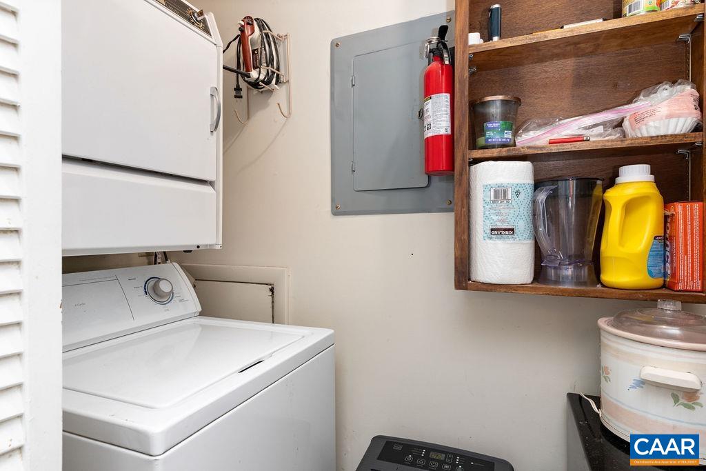 464 3 Ridges Roseland, VA 22967 - Photo 17 of 29 a utility room with dryer and washer