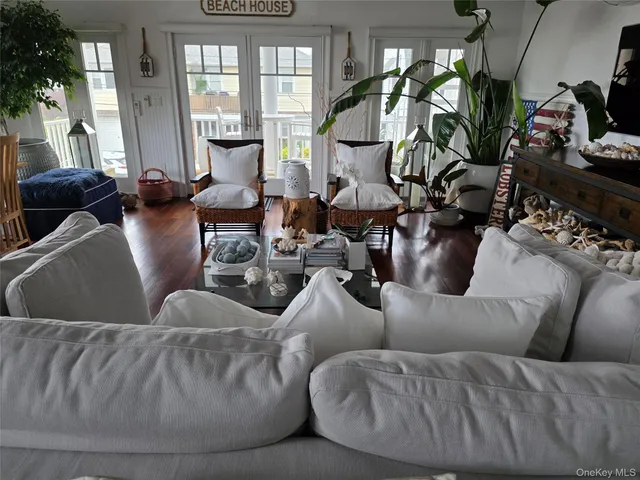 $4,200 | 34 Trenton Avenue, Unit UPPR, East Atlantic Beach, NY 11561