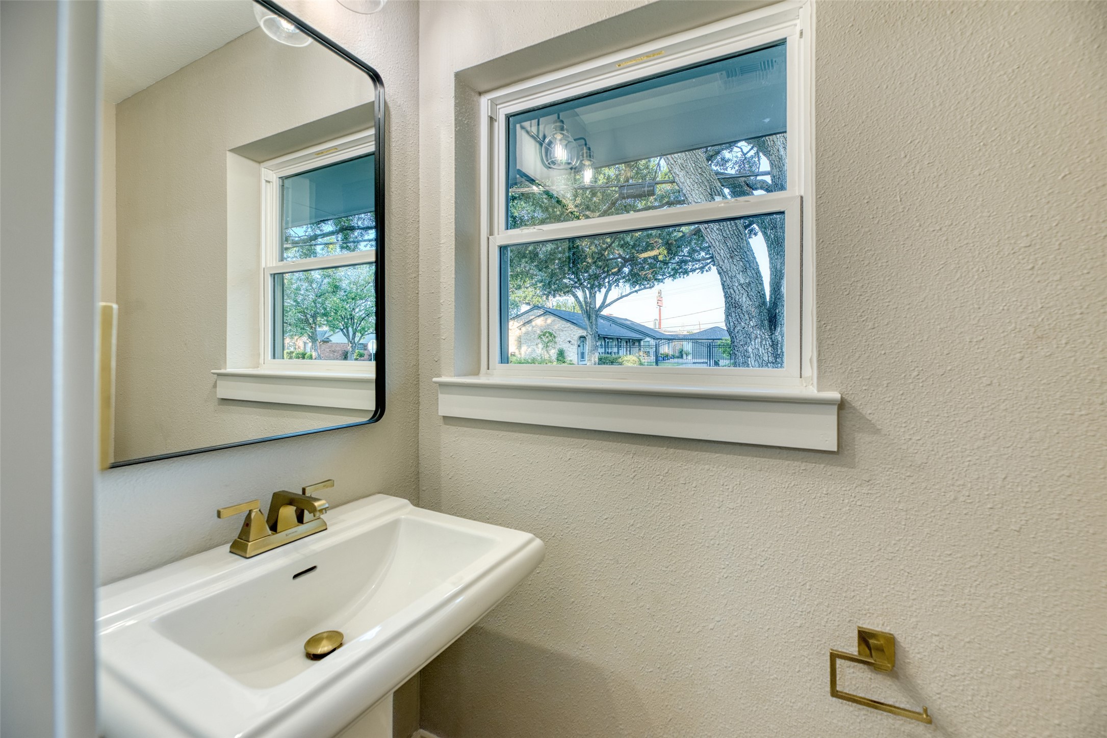 7602 Pagewood Lane Houston, TX 77063 - Photo 16 of 33 Powder room near the kitchen is ideal for guests.